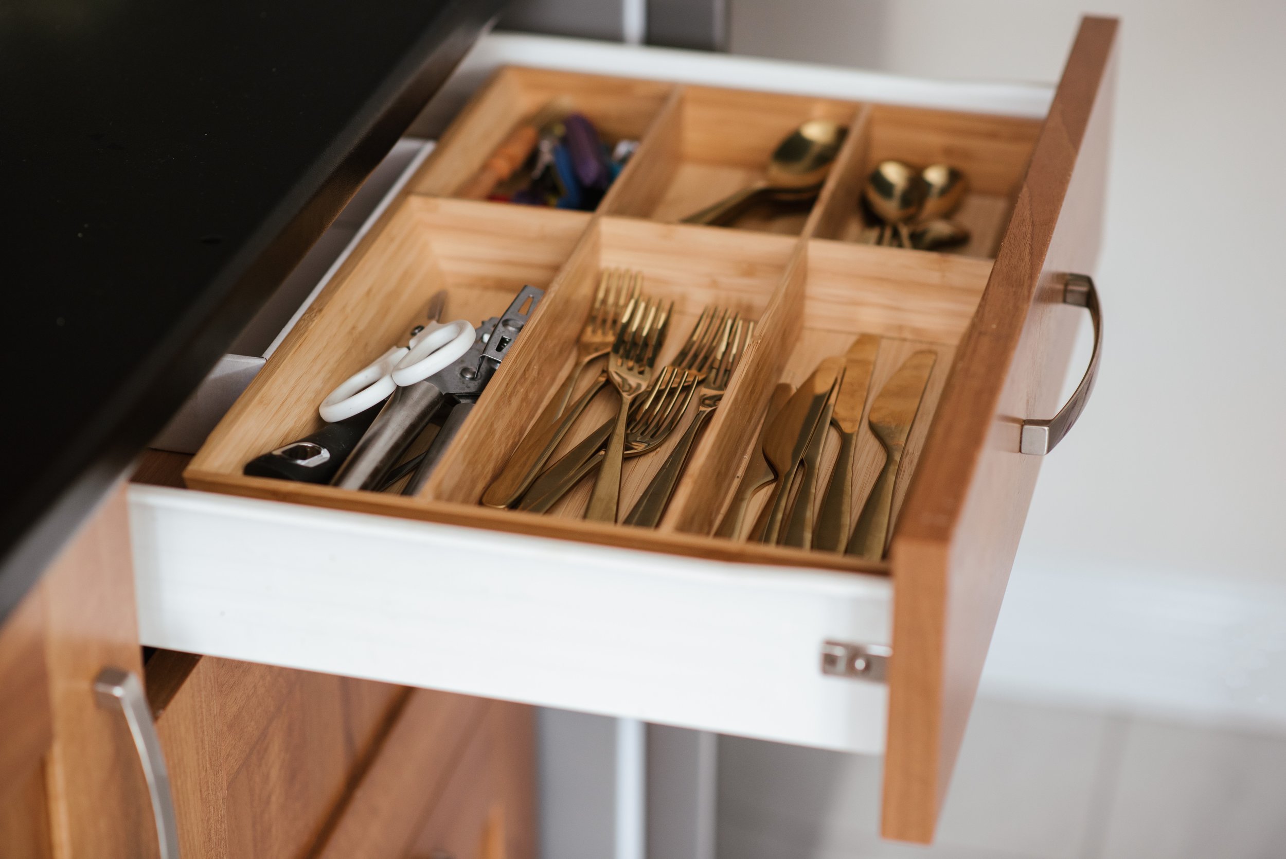 contemporary-cutlery-drawer-1166424.jpg