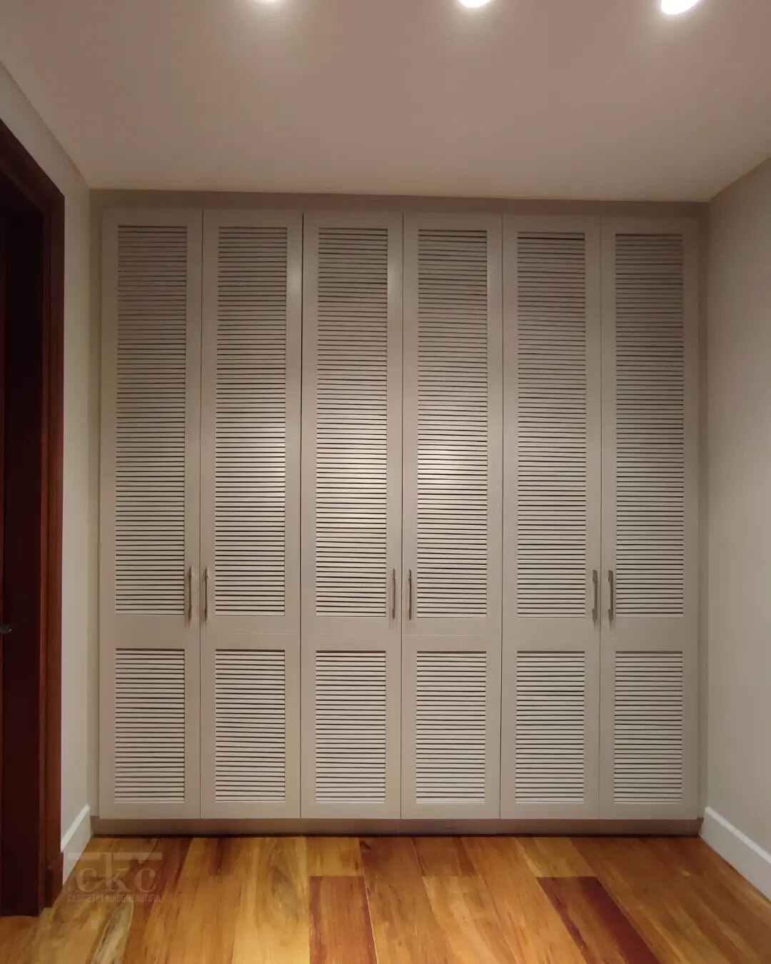 How can louvered doors enhance your closet space? 🚪👗

Louver slats not only add a stylish touch to your room, but they also allow for improved airflow and ventilation, making them the perfect choice for your closet doors. Whether you're looking to 