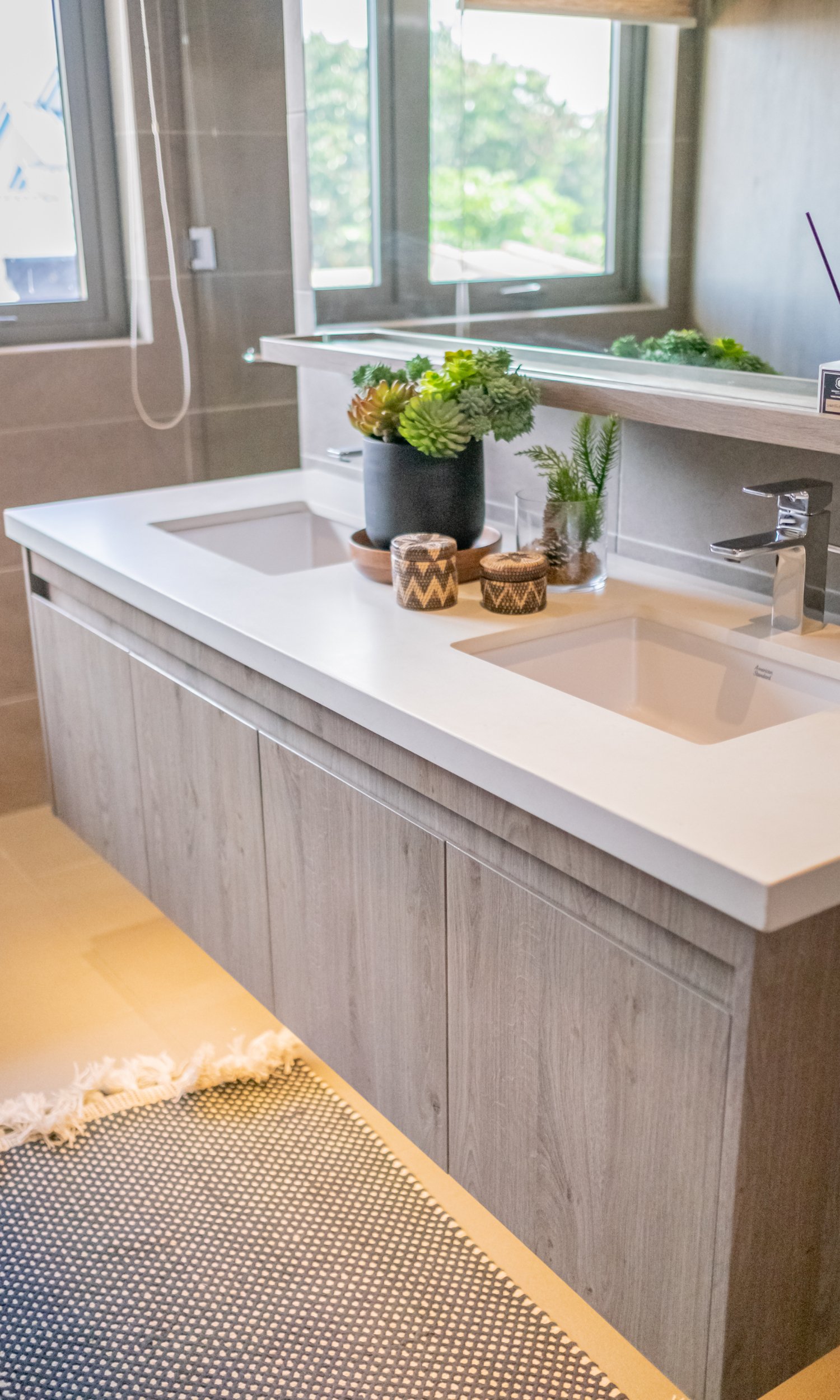 floating bathroom vanity